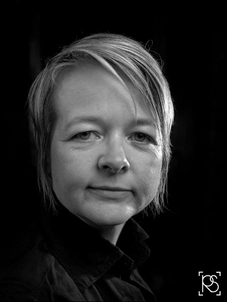 AUTHOR SARAH WATERS AT CHAWTON HOUSE. Â©RUSSELL SACH - 0771 882 6138