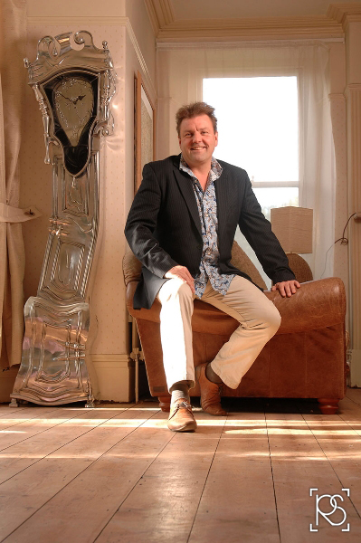 MARTIN ROBERTS